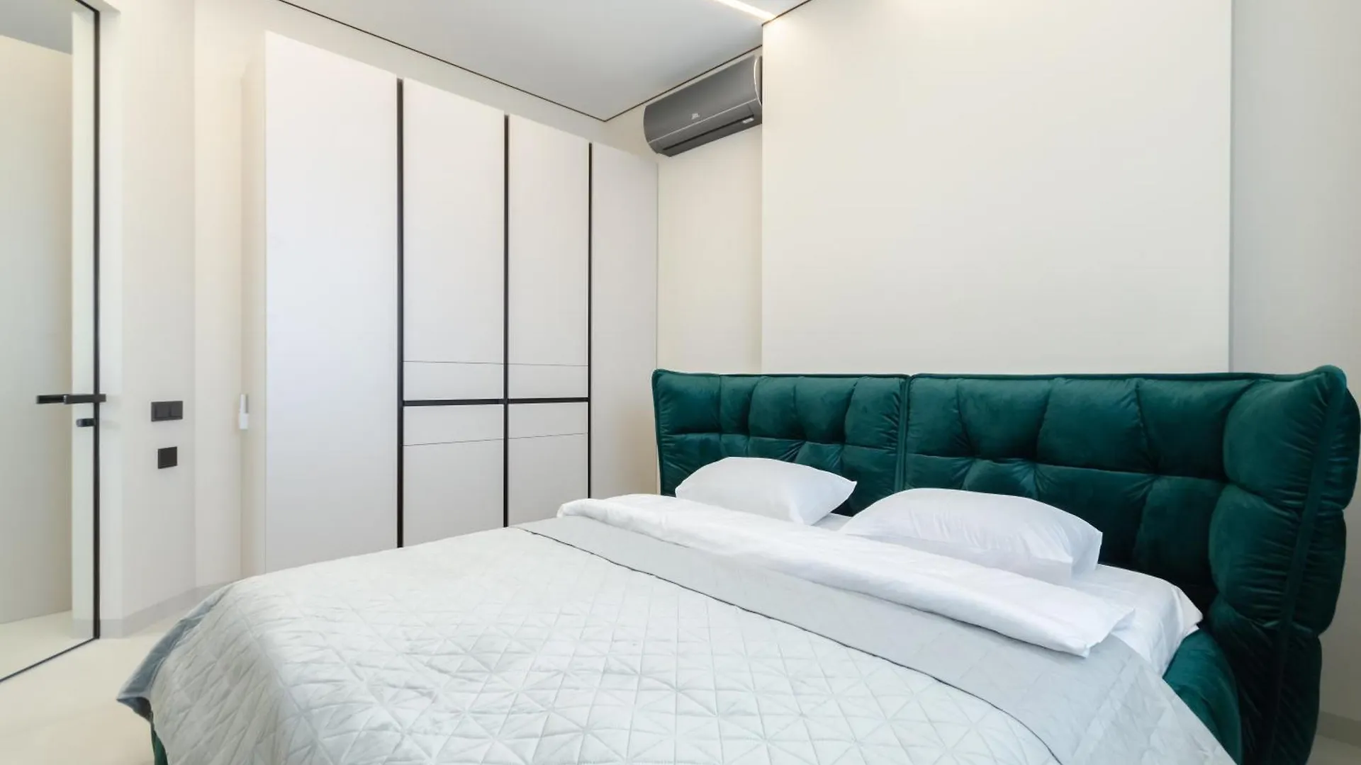 Petrovdom Apartments 34-433 In Rc Manhattan City,Beresteiskyi 11 Киев